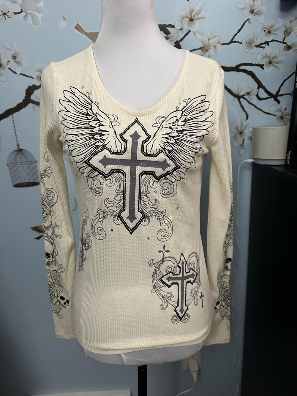 Women’s Cream Long-Sleeve Winged Cross Graphic Tee by